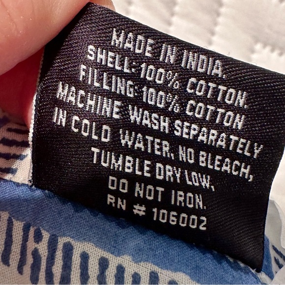 TAHARI Full/Queen Reversible Block Printed Quilt  Blue - Picture 9 of 9